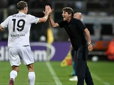 Conte ‘ném đá’ Amorim: HLV trẻ kiêu ngạo bỏ rơi Hojlund, Napoli sắp mua đứt siêu sao MU