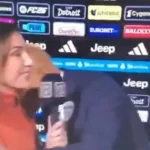 HLV Spalletti gây sốc khi hôn nữ MC trên sóng trực tiếp: Nữ phóng viên lên tiếng bảo vệ 1