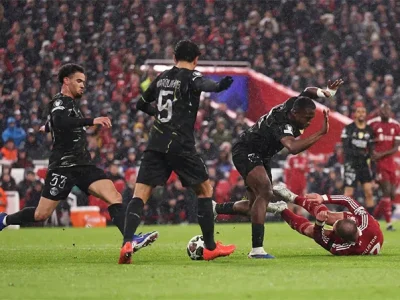 VAR Gây Bão: Quyết Định ‘Cướp’ Phạt Đền Của Liverpool Khiến Cả Thế Giới Bức Xúc