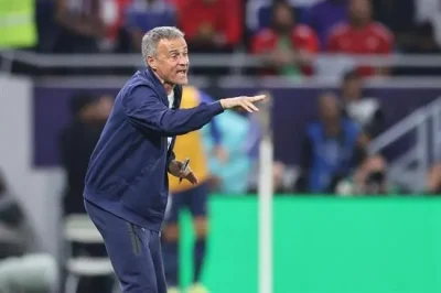 Luis Enrique gây sốc: Ủng hộ 'thẻ cam' loại cầu thủ 20 phút, đề xuất giảm người trên sân 1