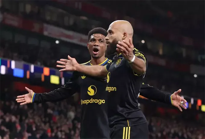 MU thắng ngược Arsenal ngay trên sân khách