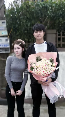 Cao Văn Bình về quê, cô em họ xinh đẹp 'gây bão' MXH với loạt ảnh thân mật 1