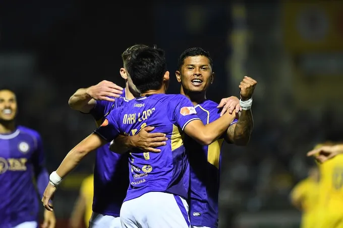 Niềm vui thắng trận của các cầu thủ Hà Nội - Ảnh: Đức Cường