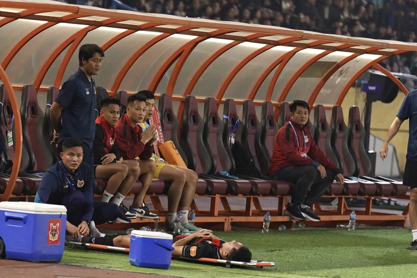 Thái Sơn dính chấn thương ngay trong trận ra mắt CLB Ninh Bình 1 Thái Sơn dính chấn thương ngay trong trận ra mắt CLB Ninh Bình 1