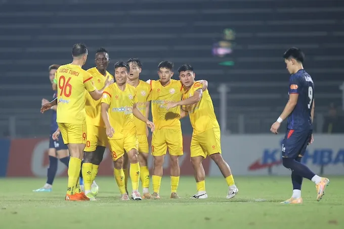 1 điểm giành được trước CAHN khiến chủ nhà PVF-CAND rất hài lòng. Ảnh: Minh Tuấn 